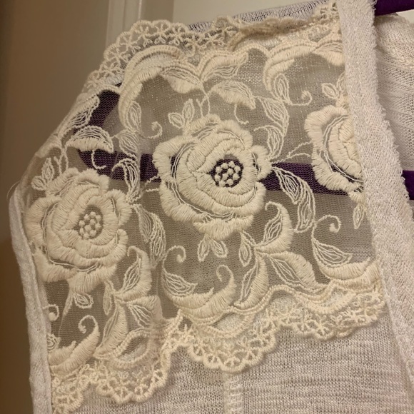 NWOT Plus size Bobeau cap sleeve top - lace detail - Picture 2 of 5